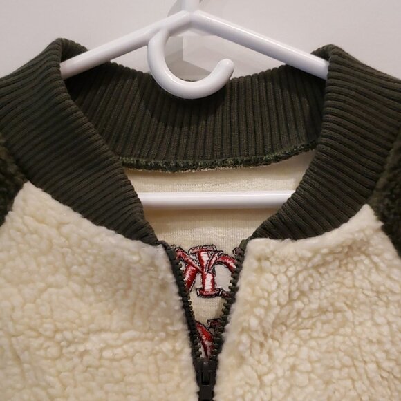 UNBRANDED Mickey Mouse Bomber Jacket Sherpa Ribbed  bottom wrists UNISEX - Picture 3 of 12